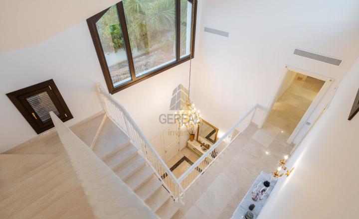 Exkluzívny predaj luxusnej vily v prestížnej lokalite Guadalmina, Španielsko - fotografia 8