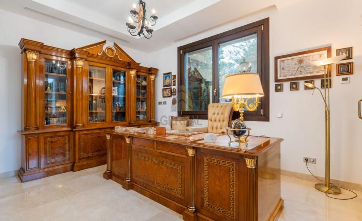 Exkluzívny predaj luxusnej vily v prestížnej lokalite Guadalmina, Španielsko - fotografia 11