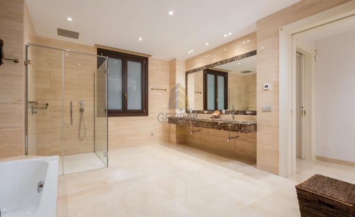 Exkluzívny predaj luxusnej vily v prestížnej lokalite Guadalmina, Španielsko - fotografia 14