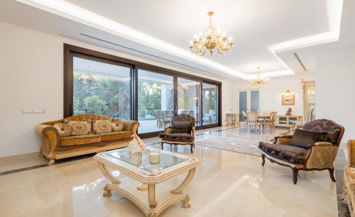Exkluzívny predaj luxusnej vily v prestížnej lokalite Guadalmina, Španielsko - fotografia 18