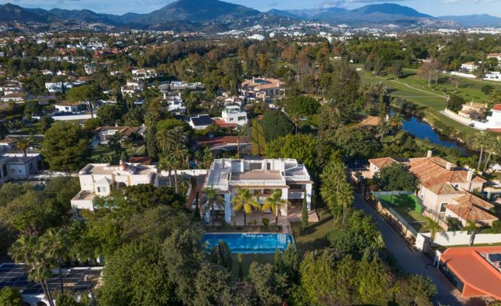 Exkluzívny predaj luxusnej vily v prestížnej lokalite Guadalmina, Španielsko - fotografia 24