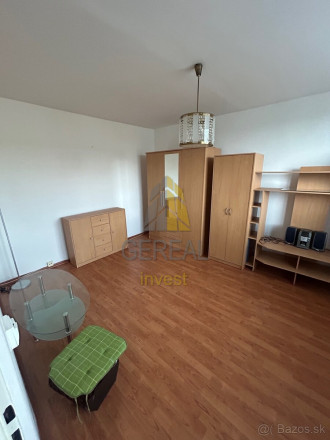 1-izbový byt, na prenájom, ihneď voľný - fotografia 1